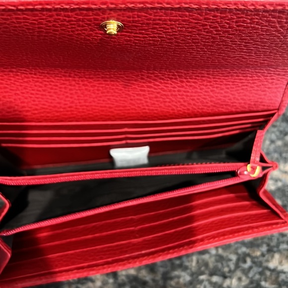 Gucci ❤️AUTHENTIC large red leather wallet like new - Picture 10 of 16